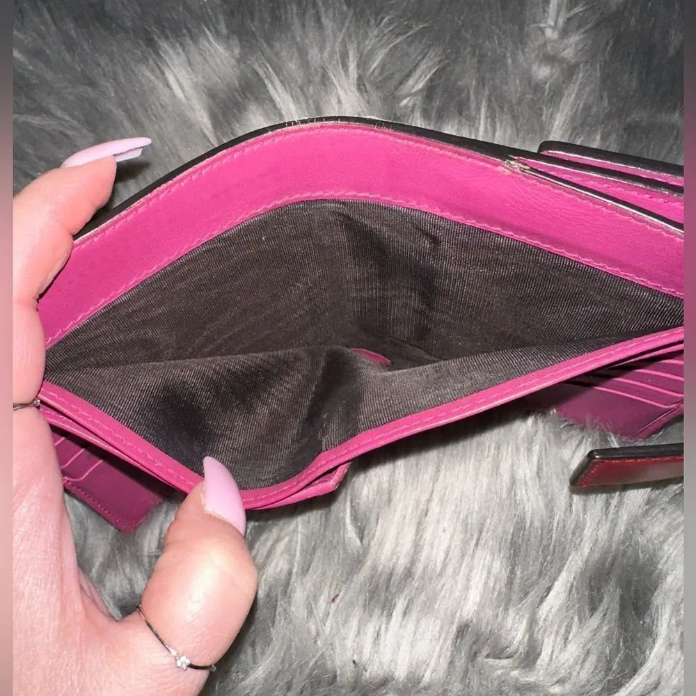 Used Gucci GG bifold wallet. - Picture 5 of 8